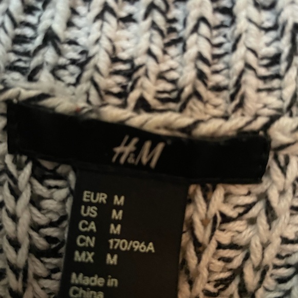 H&M cropped sweater knit top - Picture 2 of 3